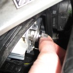 Peugeot 206 - Changing front bulb - removing dimmed beam bulb